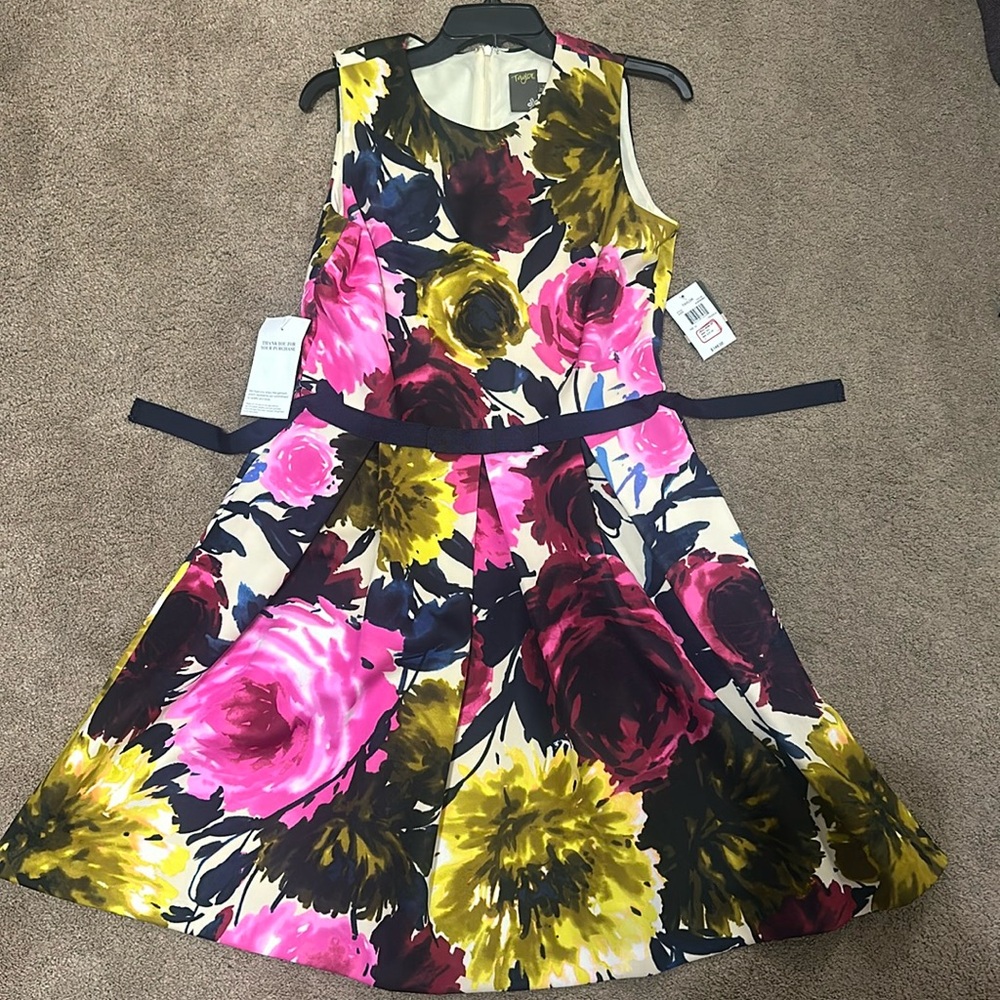 Showstopping Taylor Floral Scuba Dress NWT
